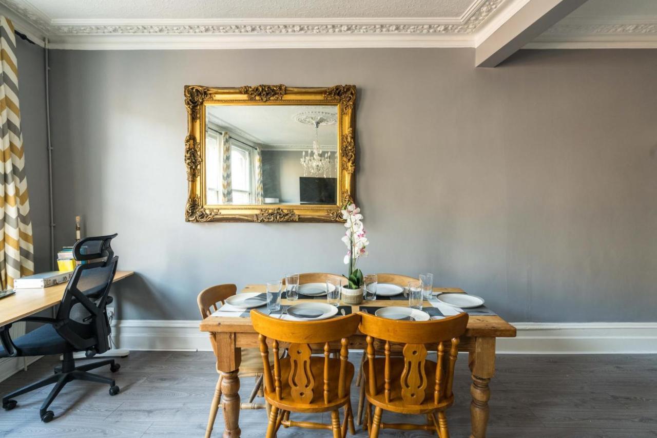 Immaculate 3bd House In Parson Green Fulham Case de vacanță