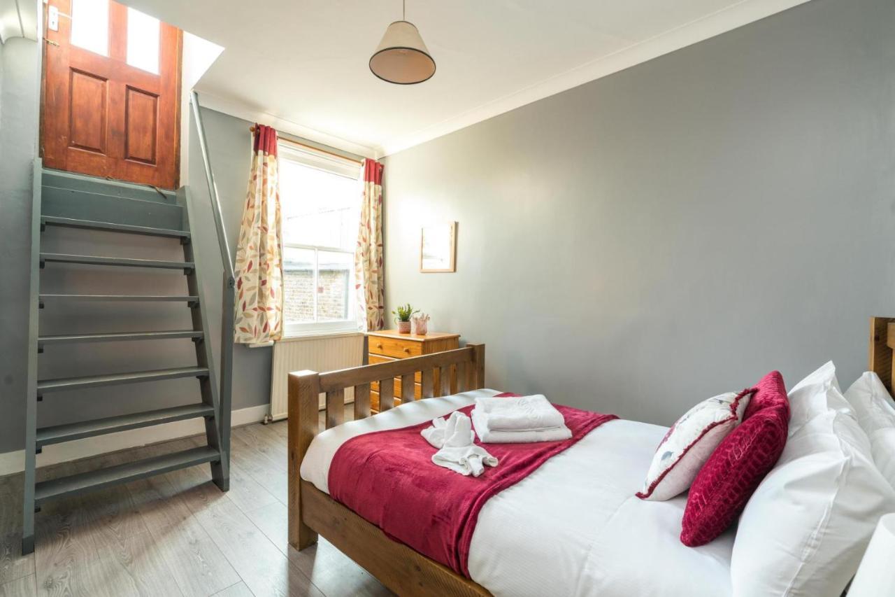 Immaculate 3bd House In Parson Green Fulham Case de vacanță