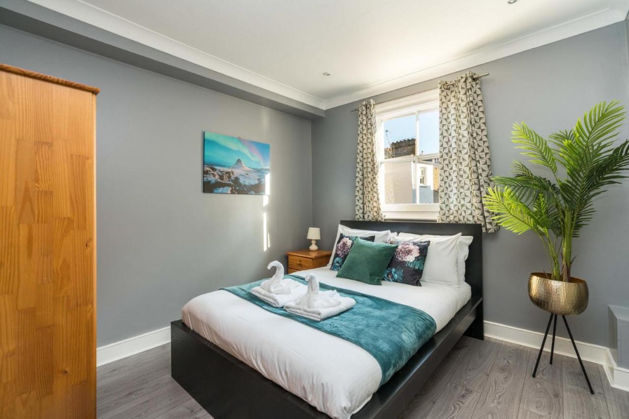 Immaculate 3bd House In Parson Green Fulham Case de vacanță *